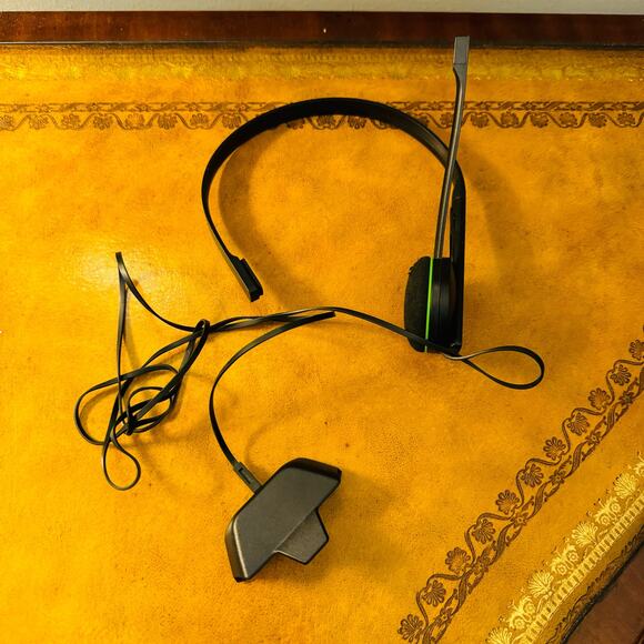 Microsoft XBOX ONE Wired Chat Headset Microphone OEM Model 1564 - Picture 1 of 3